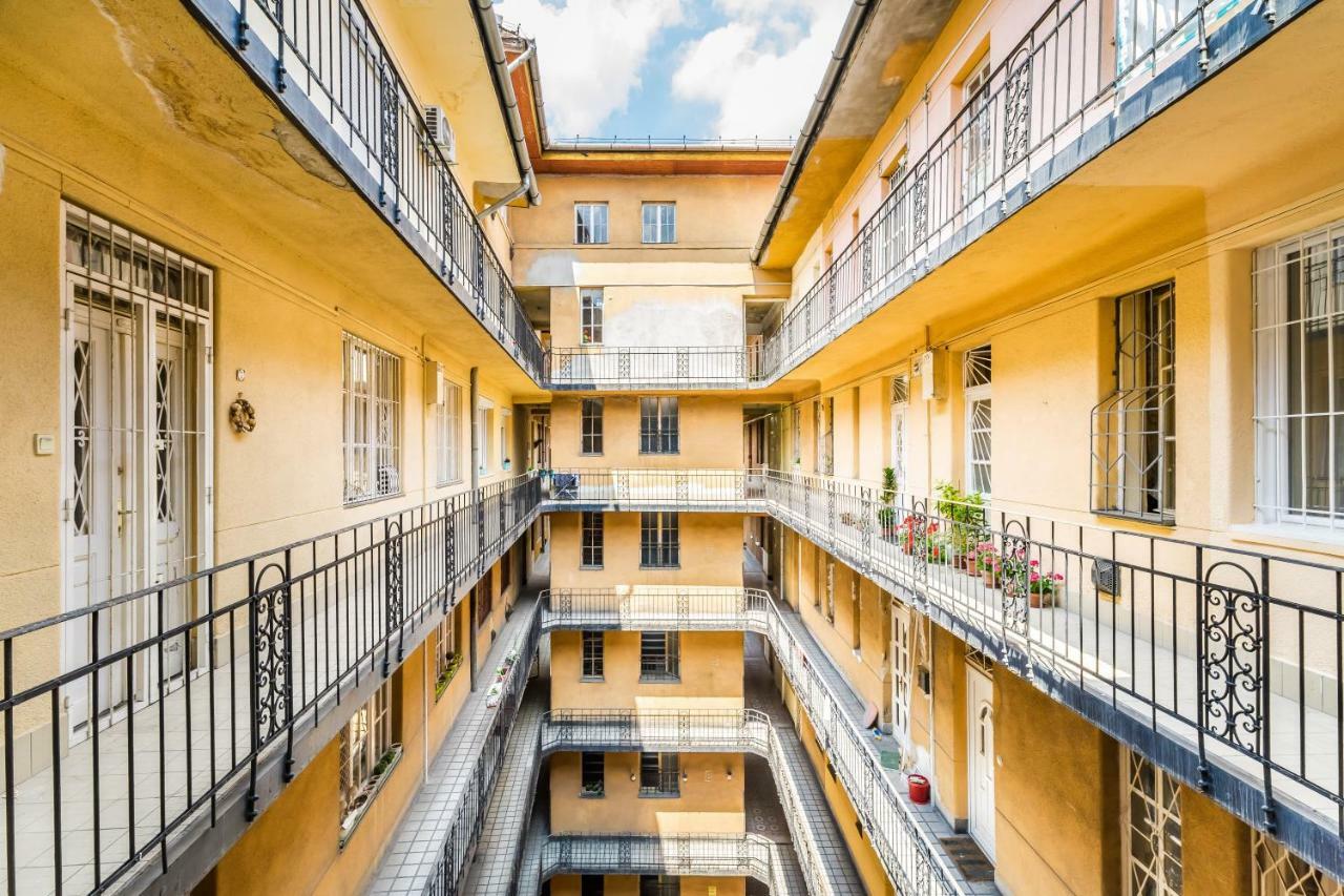 Fleur Creme Apartment Будапеща Екстериор снимка