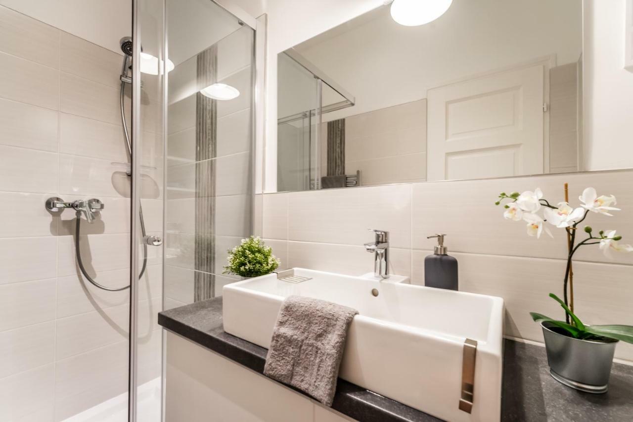 Fleur Creme Apartment Будапеща Екстериор снимка